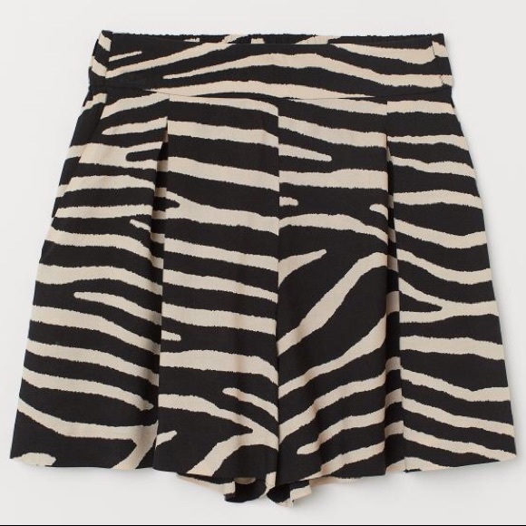 H&M Pants - H&M Zebra Print Wide-cut Shorts Size 8